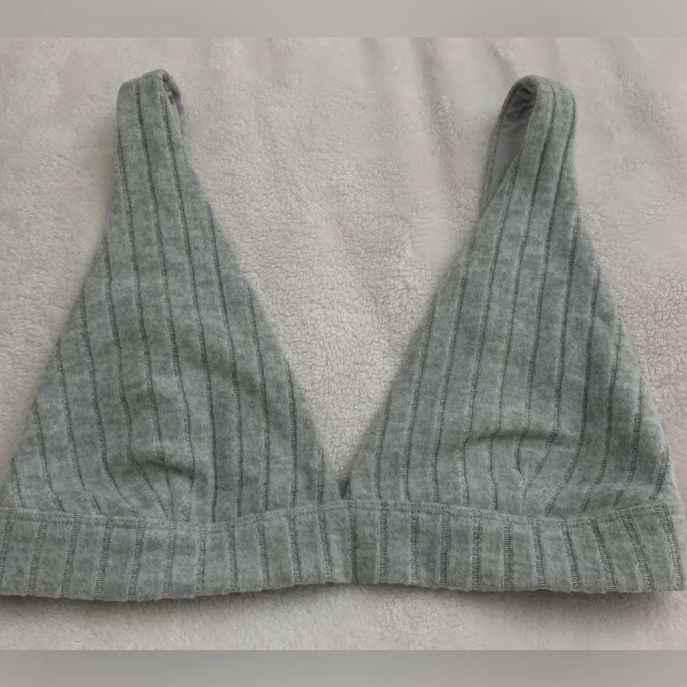 Alo Yoga Ribbed Take Comfort Bra in Athletic Heather Grey Sz‎ M